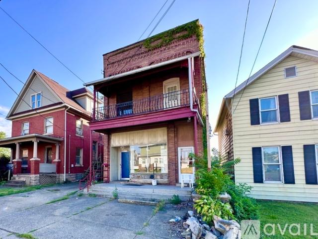 4 BR, 2 BA Apartment 1326 E Washington St, New Castle, PA 16101