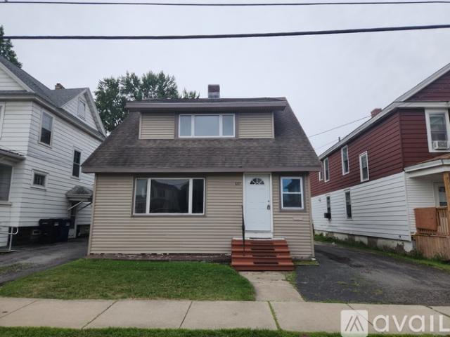 4 BR, 2 BA Apartment 137 Burdick Ave, Syracuse, NY 13208