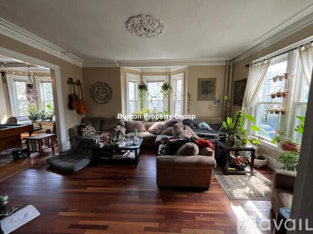 4 BR, 2 BA Apartment 13 Sparhawk St, Unit 1, Boston, MA 02135