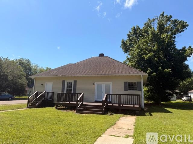 4 BR, 2 BA Apartment 1 C St, Jackson, TN 38301