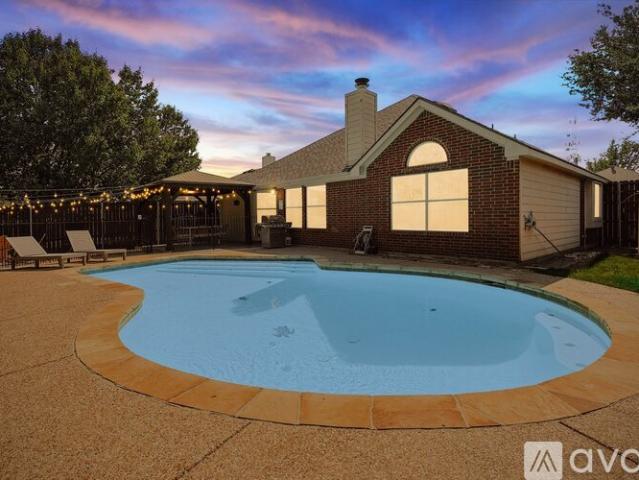 4 BR, 2 BA Apartment 2402 Blue Holly Dr, Corinth, TX 76210