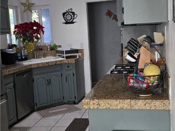 4 BR, 2 BA Apartment 240 room East Shady Grove Drive, Riverside, CA 92507