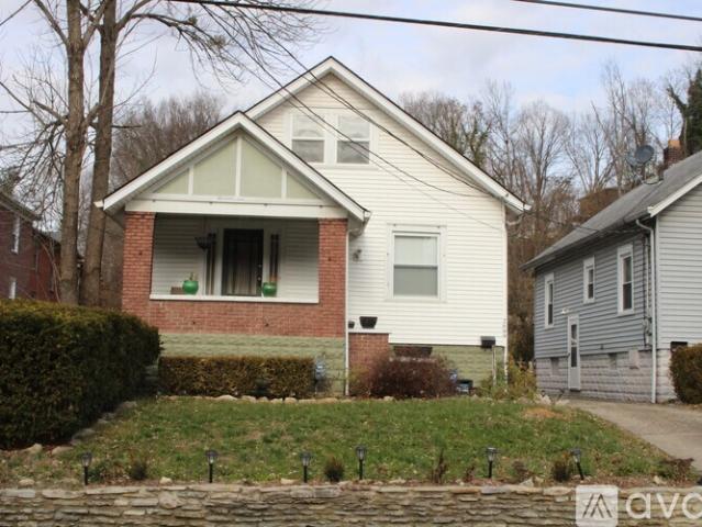 4 BR, 2 BA Apartment 2609 Grinstead Dr, Louisville, KY 40206