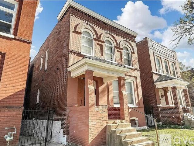 4 BR, 2 BA Apartment 2648 California Ave, Saint Louis, MO 63118