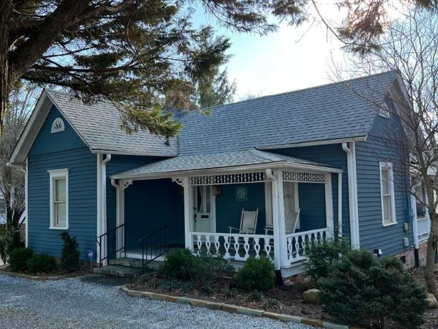 4 BR, 2 BA Apartment 2731 Greenville Highway, Flat Rock, NC 28731