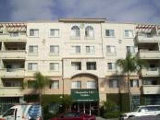 4 BR, 2 BA Apartment 2885 Leeward Ave, Los Angeles, CA 90005