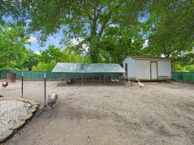 4 BR, 2 BA Apartment 29 County Road 2131, Cleveland, TX 77327