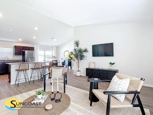 4 BR, 2 BA Apartment 2024 NE 5th Ave, Cape Coral, FL 33909