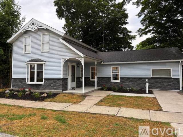 4 BR, 2 BA Apartment 20 W 5th St, Waterford, PA 16441
