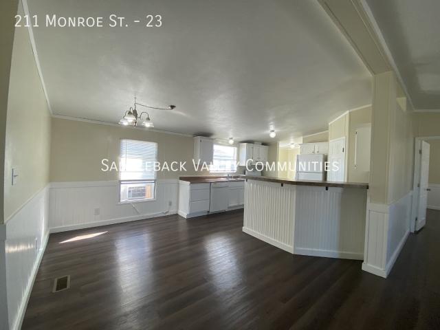 4 BR, 2 BA Apartment 211 Monroe St Rawlins, WY 82301