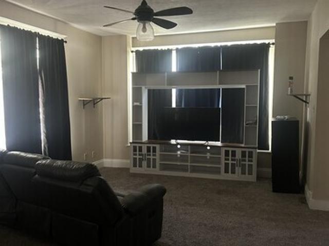 4 BR, 2 BA Apartment 2144 West 5th Street, Unit 4, Davenport, IA 52802