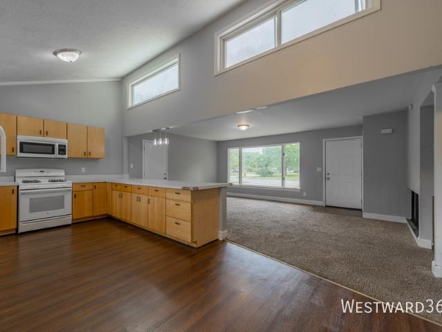 4 BR, 2 BA Apartment 2221 Belmont Ave, Joliet, IL 60432
