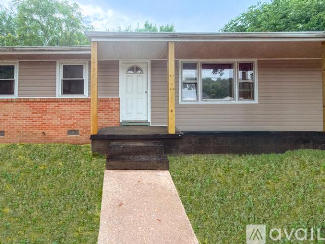 4 BR, 2 BA Apartment 2235 N Whitehill Dr, Petersburg, VA 23803