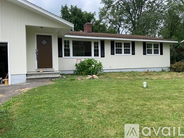 4 BR, 2 BA Apartment 225 Marsh Dr, Syracuse, NY 13214