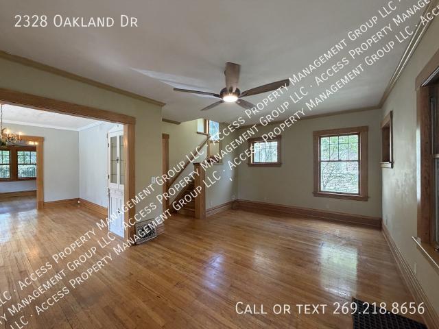 4 BR, 2 BA Apartment 2328 Oakland Dr, Kalamazoo, MI 49008