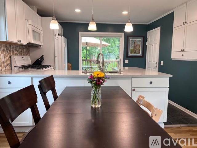 4 BR, 2 BA Apartment 3505 Prairie Avenue, Madison, WI 53714