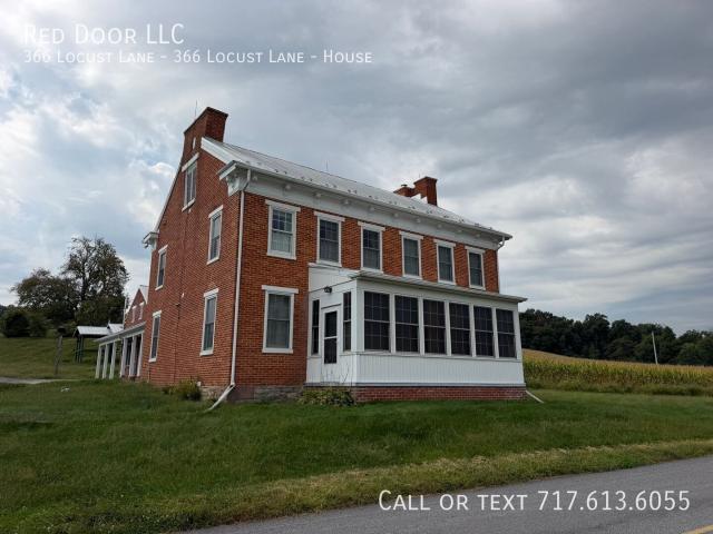 4 BR, 2 BA Apartment 366 Locust Lane, Thomasville, PA 17364