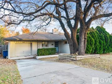 4 BR, 2 BA Apartment 3701 S Richmond Ave, Tulsa, OK 74135