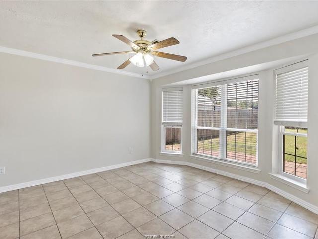 4 BR, 2 BA Apartment 3704 Eastshire Court, Bryan, TX 77802
