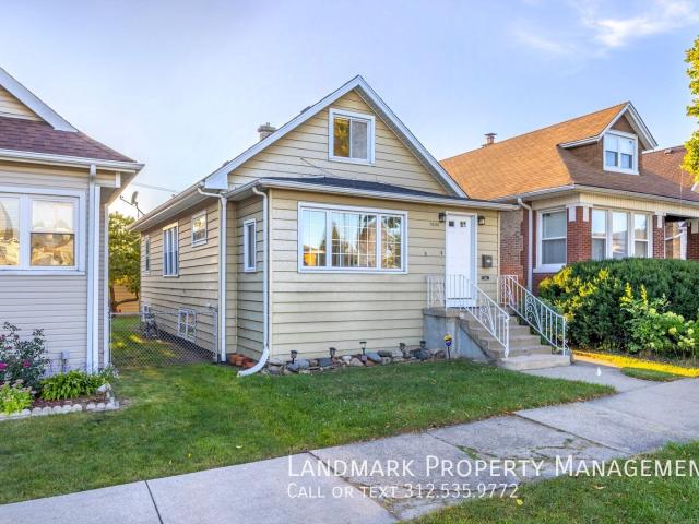 4 BR, 2 BA Apartment 3030 N Normandy Ave, Chicago, IL 60634