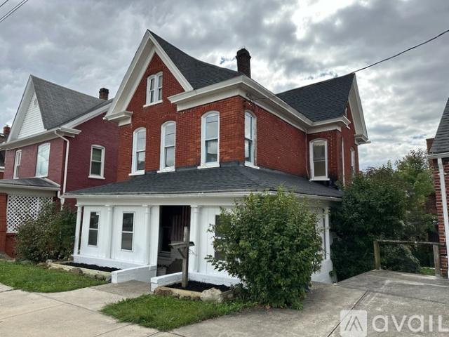 4 BR, 2 BA Apartment 304 Poplar St, Roaring Spring, PA 16673