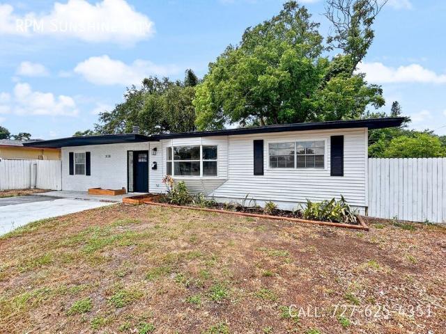 4 BR, 2 BA Apartment 3128 49th St N, Saint Petersburg, FL 33710