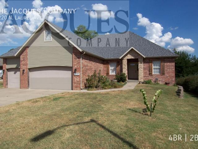 4 BR, 2 BA Apartment 3220 N. Laurel Ave Springfield, MO 65803