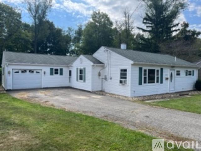 4 BR, 2 BA Apartment 333 Spruce Street, Beaver, PA 15009