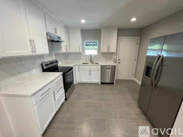 4 BR, 2 BA Apartment 3308 Inwood Rd, Dallas, TX 75235