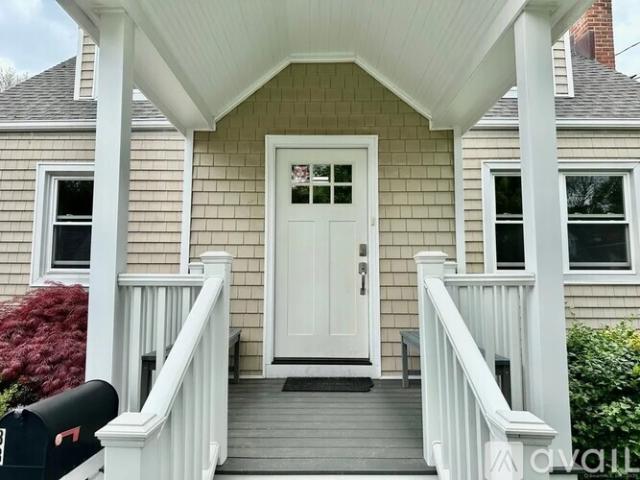 4 BR, 2 BA Apartment 33 Emerson Street, Norwalk, CT 06855