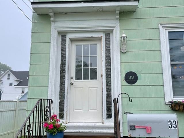 4 BR, 2 BA Apartment 33 Purchase Street, Rockland, ME 04841
