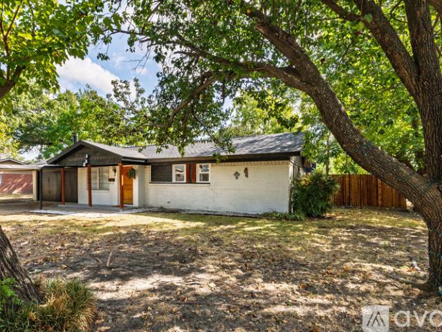 4 BR, 2 BA Apartment 4400 Jane Anne St, Haltom City, TX 76117