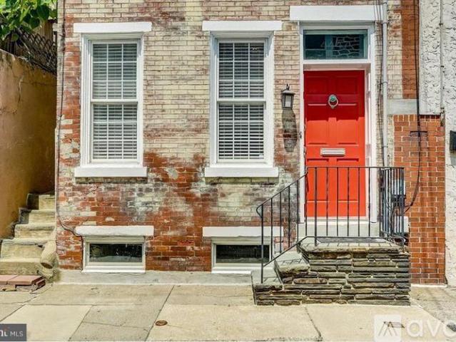 4 BR, 2 BA Apartment 4447 Baker St, Philadelphia, PA 19127