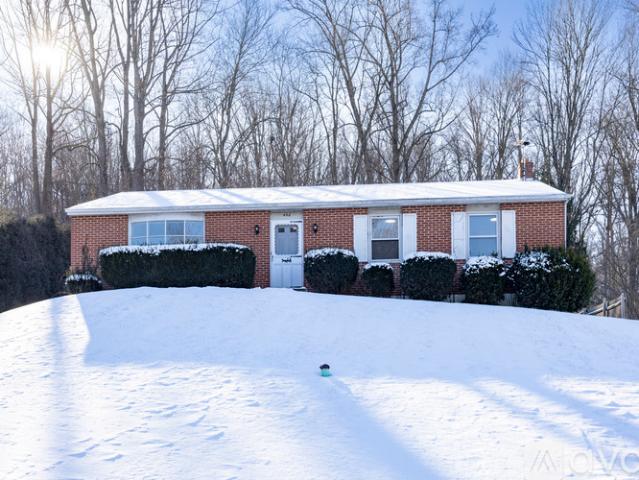 4 BR, 2 BA Apartment 462 W Prospect Ave, Downingtown, PA 19335