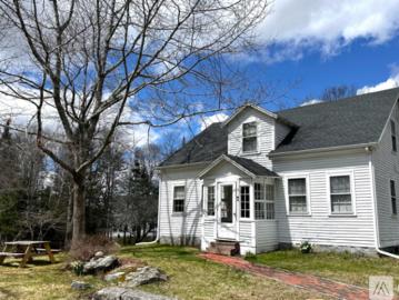 4 BR, 2 BA Apartment 41 Tinker Farm Way, Ellsworth, ME 04605