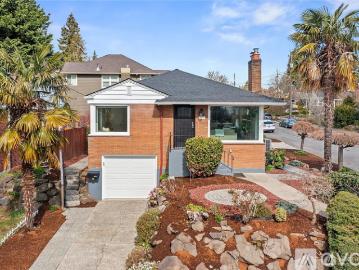 4 BR, 2 BA Apartment 4324 Northeast 65th Street, Seattle, WA 98115