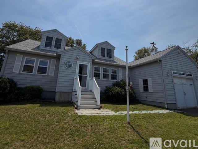 4 BR, 2 BA Apartment 43 Airport Dr, York, ME 03909