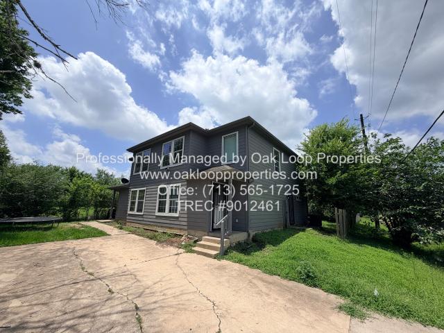 4 BR, 2 BA Apartment 5408 Groveton St., Houston, TX 77033