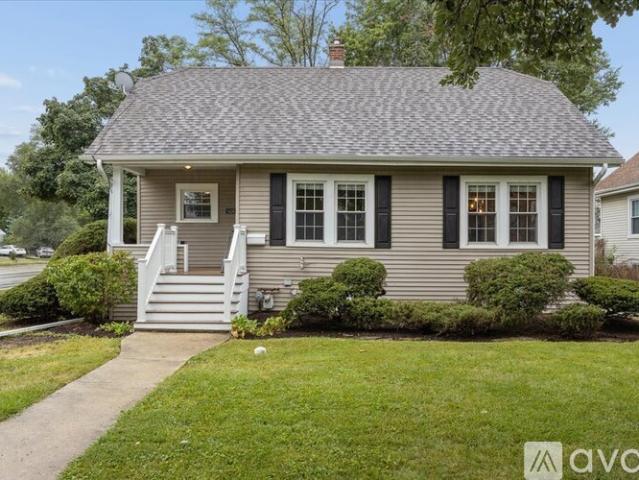 4 BR, 2 BA Apartment 5436 Cumnor Road, Downers Grove, IL 60515