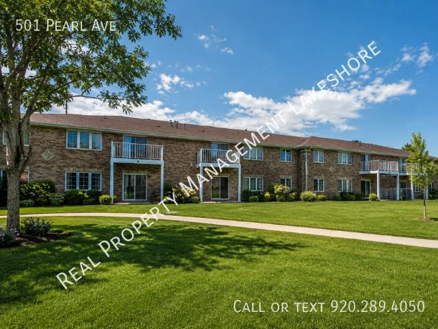 4 BR, 2 BA Apartment 501 Pearl Ave, Oshkosh, WI 54902