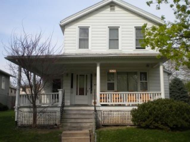 4 BR, 2 BA Apartment 515 S Dodge St, Iowa City, IA 52246