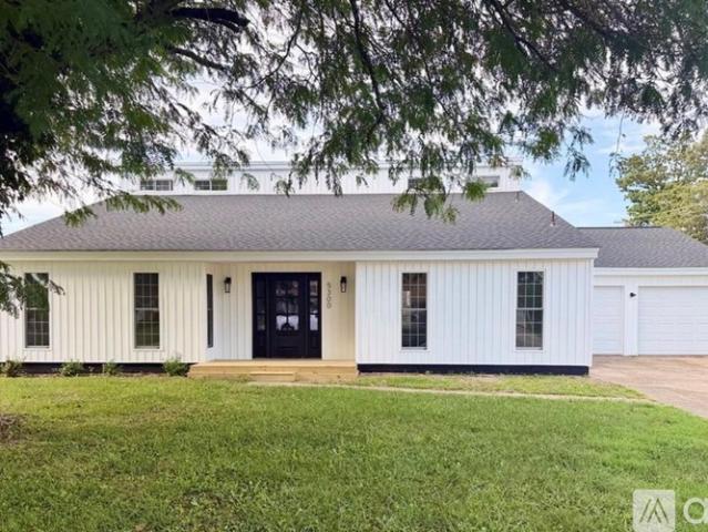 4 BR, 2 BA Apartment 5300 Kempsville Court, Virginia Beach, VA 23464