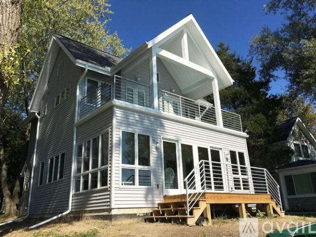 4 BR, 2 BA Apartment 6454 N Shore Dr, Clarklake, MI 49234