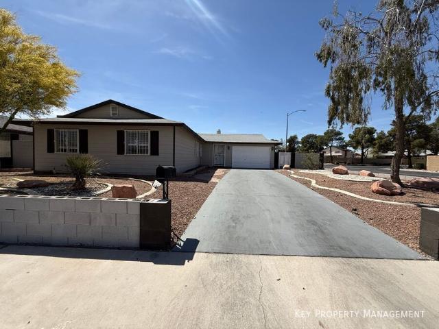 4 BR, 2 BA Apartment 6489 Bugbee Ave, Las Vegas, NV 89103