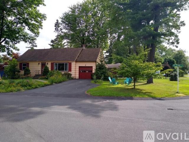 4 BR, 2 BA Apartment 65 St Clair Dr, Delmar, NY 12054