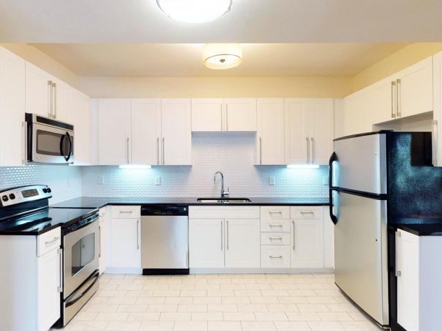 4 BR, 2 BA Apartment 608 East Armour Boulevard Unit 101, Kansas City, MO 64109