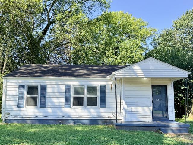 4 BR, 2 BA Apartment 609 10th St NW, Huntsville, AL 35805