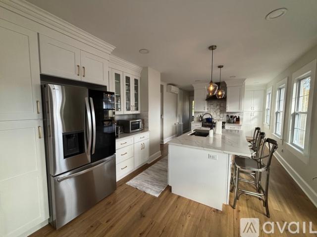 4 BR, 2 BA Apartment 60 Harris St, Unit 60, Fairfield, CT 06824