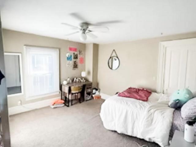 4 BR, 2 BA Apartment 613 East Burlington Street, Iowa City, IA 52240