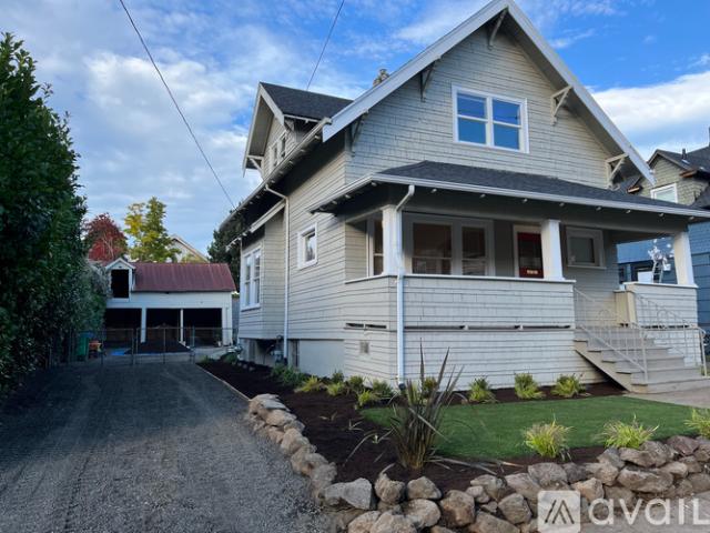 4 BR, 2 BA Apartment 619 Northeast Stanton Street, Portland, OR 97212